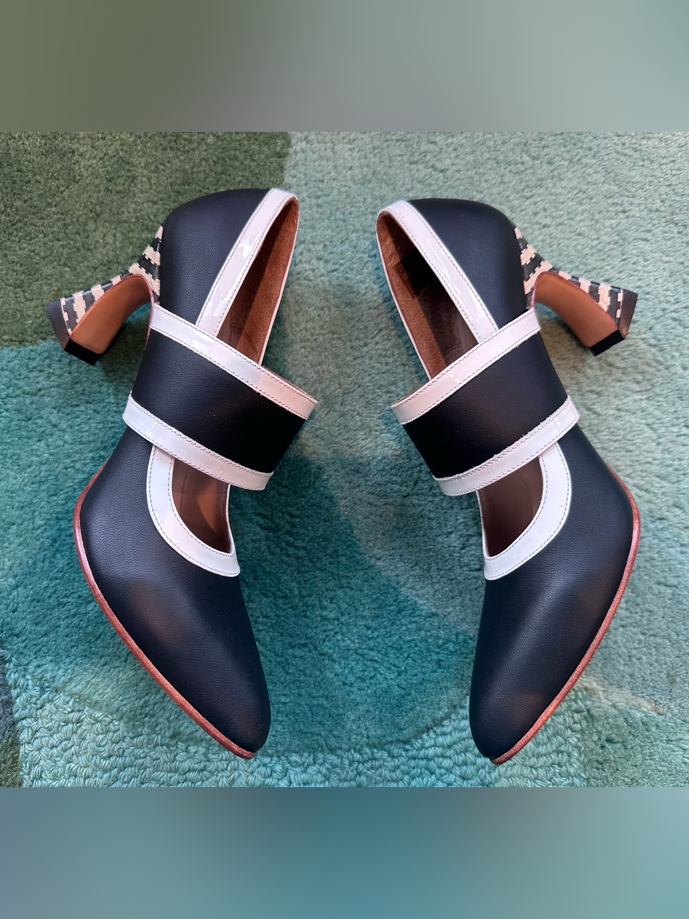 Fluevog NEW IN BOX Big Presence Zewde black/cream wide strap retro heel- 9 - Picture 8 of 16
